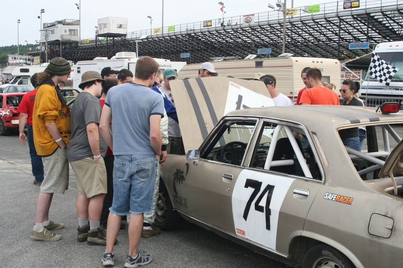Illustration for article titled The 24 Hours Of LeMons New England 2009 Über Gallery, Part 4